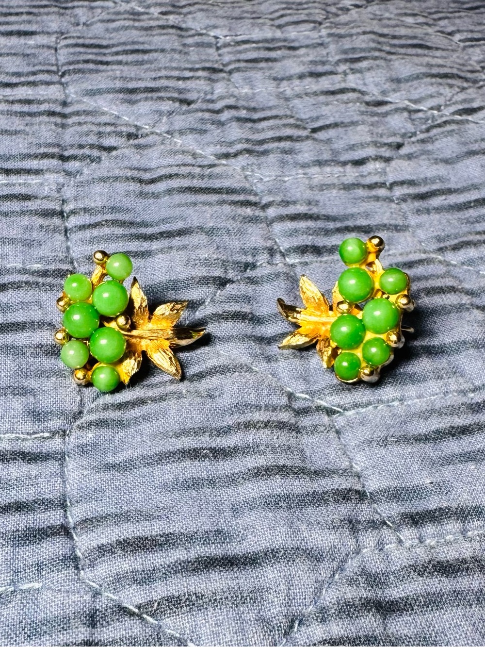 Vtg Clip On Earrings